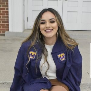 Meet your Posher, Adriana